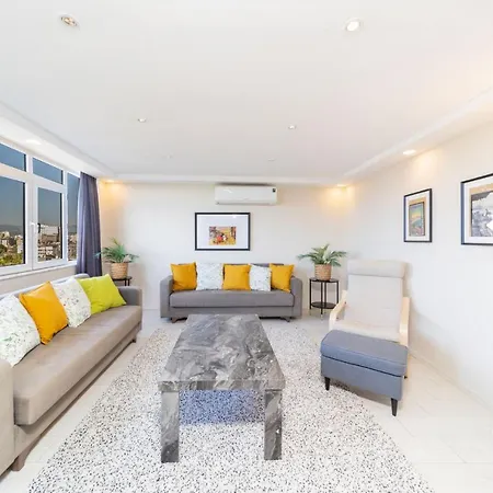 Superb Flat Near Hadrian's Gate *