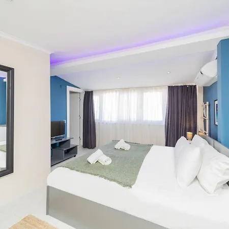 Superb Flat Near Hadrian's Gate Antalya