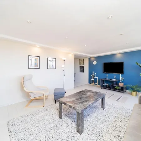 Superb Flat Near Hadrian's Gate Apartment Antalya