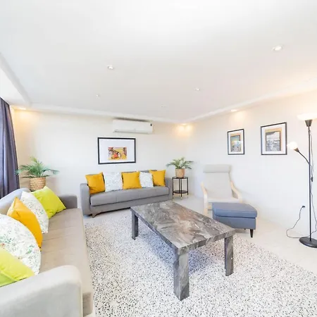 Superb Flat Near Hadrian's Gate * Antalya