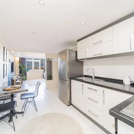 Superb Flat Near Hadrian's Gate Antalya