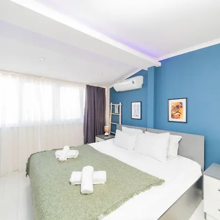 Superb Flat Near Hadrian's Gate Apartment Antalya